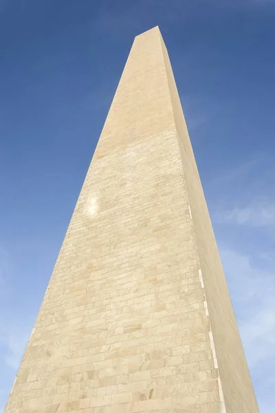 Washington Monument in a sunny day — Stock Photo, Image