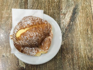 Havadan görünümü kremalı kruvasan