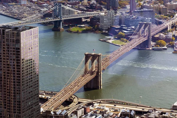 Luftaufnahme der brooklyn bridge und manhattan bridge — Stockfoto