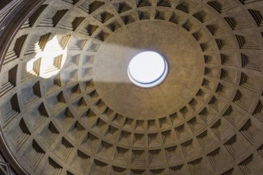 Yuvarlak pencere ile Roma Panteonunun
