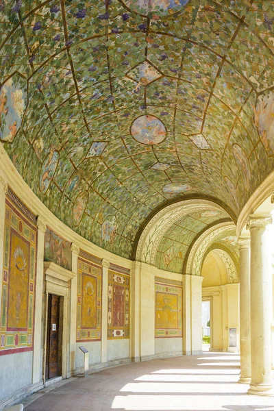 Villa Giulia Roma, avlu ve arcade