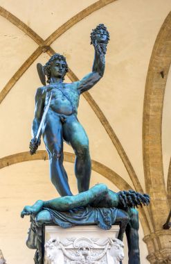 Perseus Medusa başı bronz heykel ile