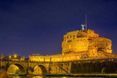 Geceleri Kutsal Meleğin Castle
