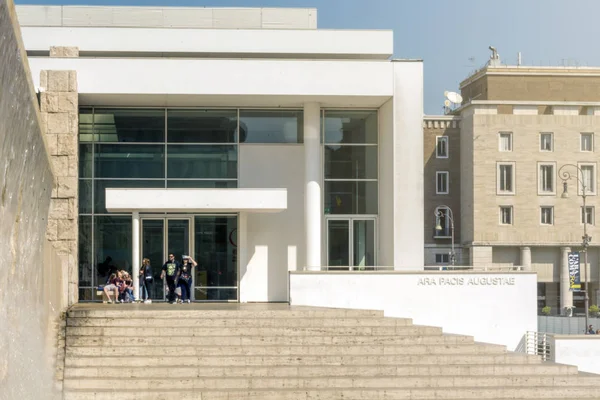 Roma, Italia, 25 de marzo de 2017: Vista exterior del Ara Pacis Augu — Foto de Stock