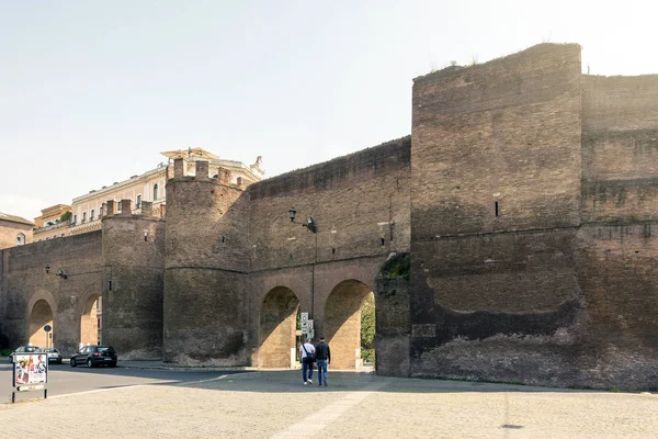 Roma, Itália, 25 de março de 2017: Vista da Porta Pinciana (Pinciana Do — Fotografia de Stock