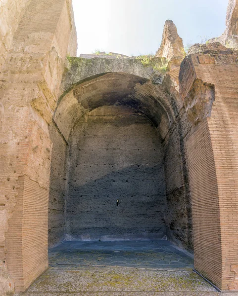 Banhos de Caracalla, ruínas antigas de termas públicas romanas — Fotografia de Stock