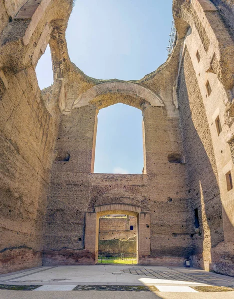 Lázně Caracalla, starobylé ruiny římského veřejného thermae — Stock fotografie