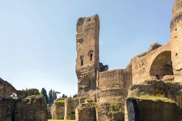 Lázně Caracalla, starobylé ruiny římského veřejného thermae — Stock fotografie