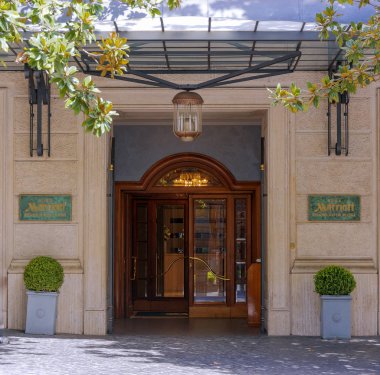 Marriot Grand Hotel Flora Roma'daki ana girişi