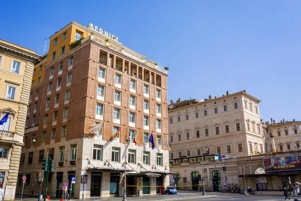 Bottom view of the Bernini Bristol Hotel in Rome — Stock Photo, Image