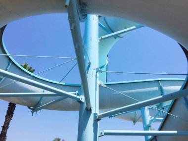 Bir yaz günü su kaydırağı