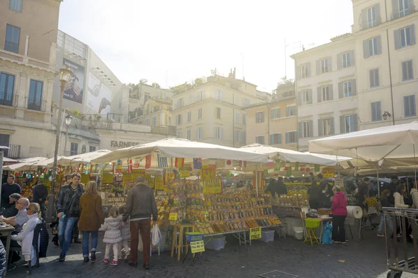 Lo storico mercato alimentare di Campo de Fiori — Foto Stock