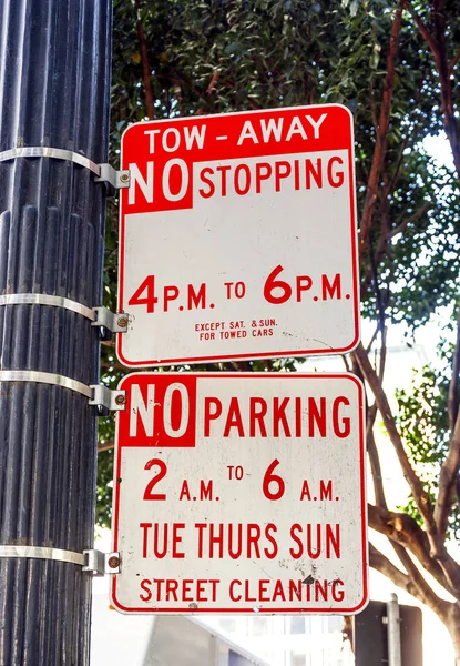 Una señal de estacionamiento —  Fotos de Stock