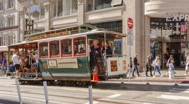 Turistler ile tarihi teleferik