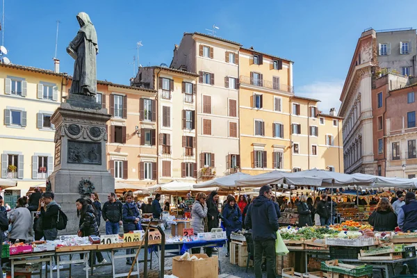 Scena da Campo de Fiori storico mercatino di Roma — Foto Stock