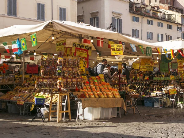 Sahne frome Roma'da Campo de Fiori tarihi semt pazarı