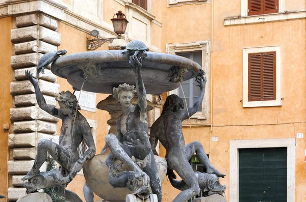 Fontana-делле-Tartarughe (черепаха фонтан) в Римі — стокове фото