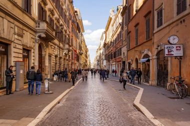 lüks alışveriş caddesi Via del Babuino yürüyüş insanlar 