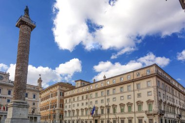 Roma'daki Piazza Colonna insanlarda