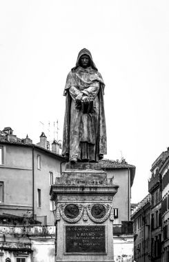 Filozof Giordano Bruno Roma bronz heykeli