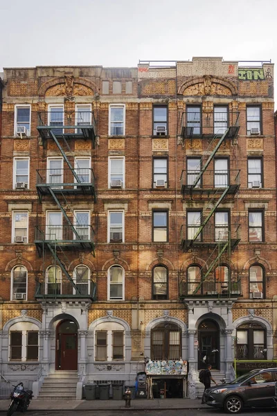 New York City brownstone tenement block — Stock Photo, Image