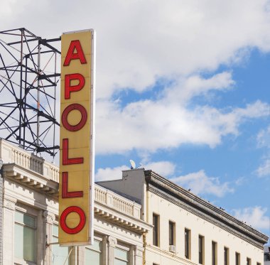 ünlü Apollo Tiyatrosu dikey işareti Harlem, New York
