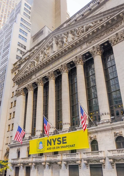 Fachada do prédio da Bolsa de Valores de Nova York na parte inferior de Manhattan, Nova York — Fotografia de Stock