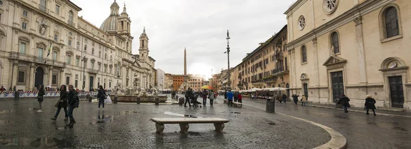 Panoramablick auf die berühmte piazza navona in rom — Stockfoto