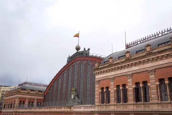 Atocha tren istasyonu Madrid, İspanya'nın dış görünümü — Stok fotoğraf