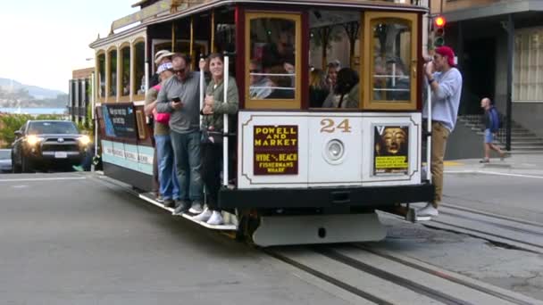 Слово знаменитий канатній дорозі рухається в Сан-Франциско — стокове відео