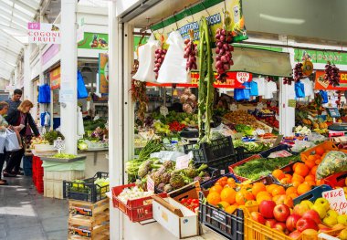 Roma'nın tarihi Testaccio bölgesinin yeni yerel pazar