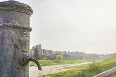 Roma Nasone genel içme suyu çeşmeden yakından görmek