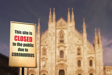 Coronavirus 'un İtalya' ya yayılmasına karşı önlem amaçlı önlemler. Bir tabela, Milano katedralinin halka kapanması konusunda uyarıda bulunuyor.