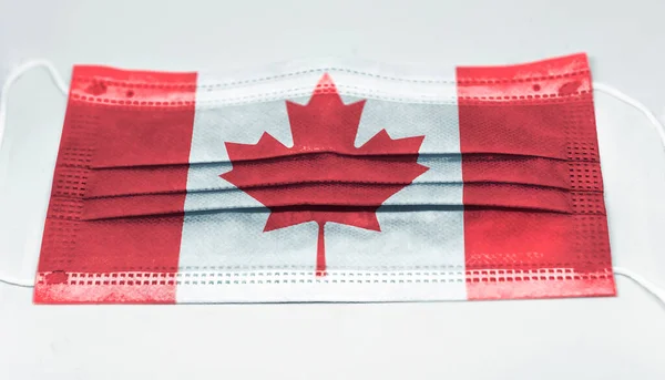 Kanada Bayrağı Basılmış Cerrahi Maske Salgın Covid Virüsün Yayılmasını Önleyici — Stok fotoğraf