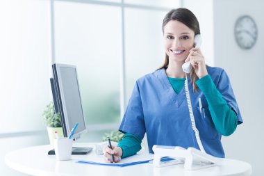 Resepsiyon Masası, kadın doktor