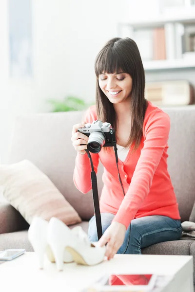 Žena vyfotit její boty — Stock fotografie