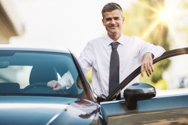 Onun arabaya işadamı