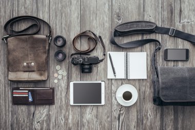 Photoreporter seyahat ekipman fotoğraf makinesi ile