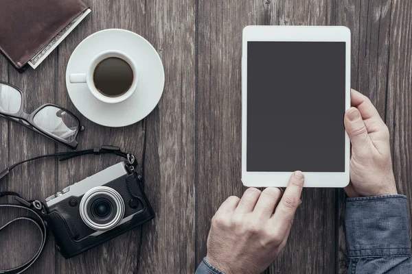 Hipster using a tablet — Stock Photo, Image