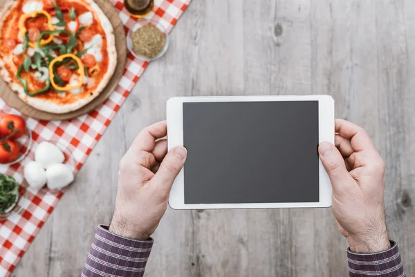 Konseptet pizza and food app – stockfoto