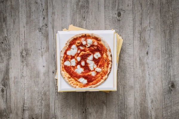 Smakfull pizza hjemme – stockfoto