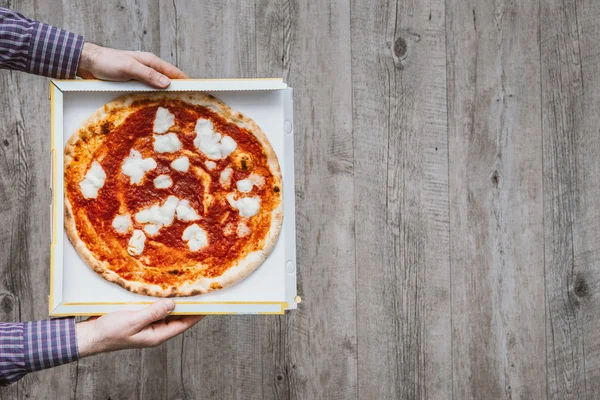 Smakfull pizza hjemme – stockfoto