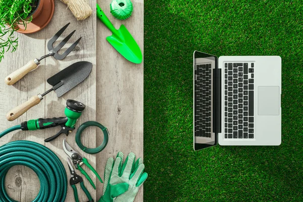 Jardinería y tecnología — Foto de Stock