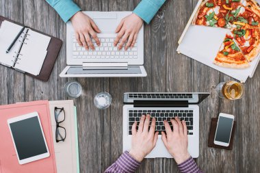 Öğle yemeği molası Ofis Masası