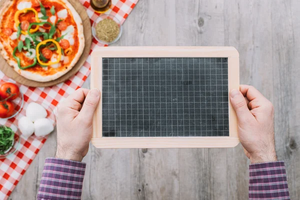 Pizza på restauranten – stockfoto