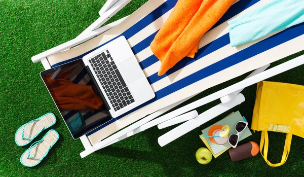 Deckchair in the garden — Stock Photo, Image