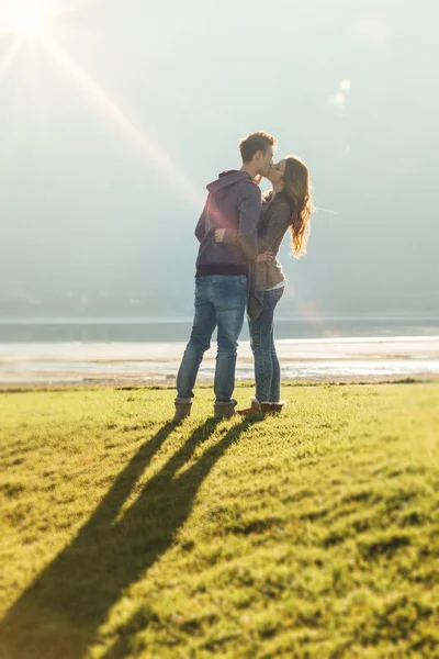 Happy couple at the lake — Stock Photo, Image