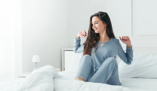 Girl waking up and stretching — Stock Photo, Image