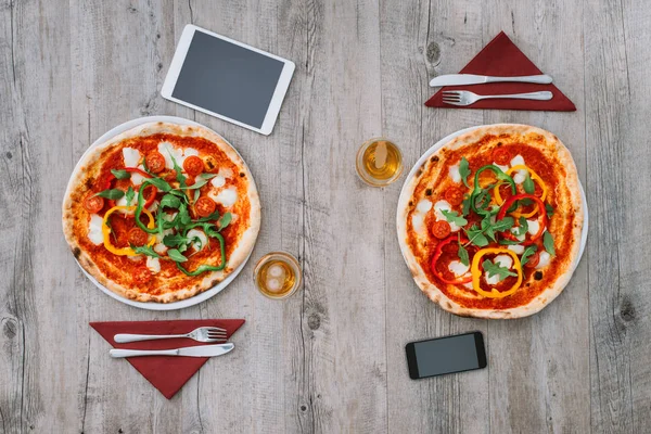 Pizza v restauraci — Stock fotografie