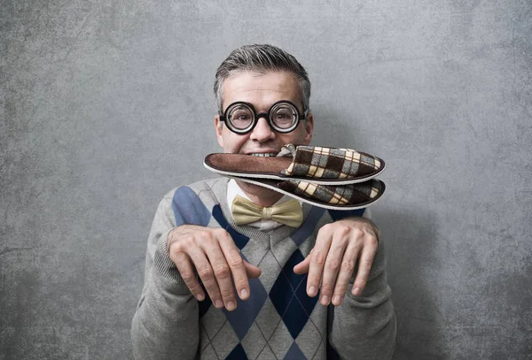 Uomo sottomesso che si comporta come un cane — Foto Stock